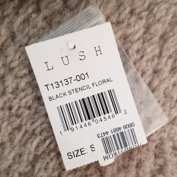 Lush Cold Shoulder blouse - Picture 2 of 4